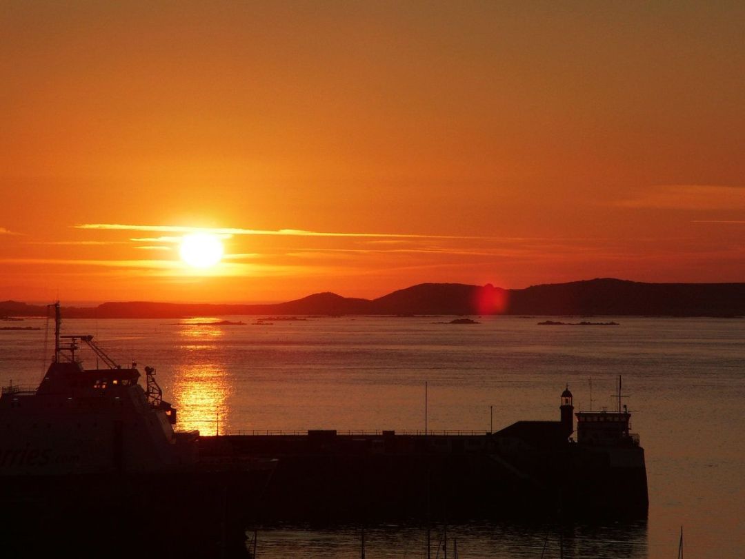 Sonnenuntergang in St.Peter Port auf Guernsey