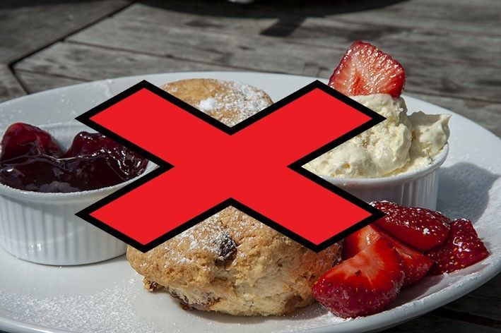 Teller mit Kuchen